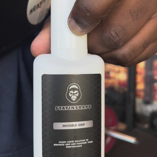 Athlète utilisant la magnésie liquide invisible grip