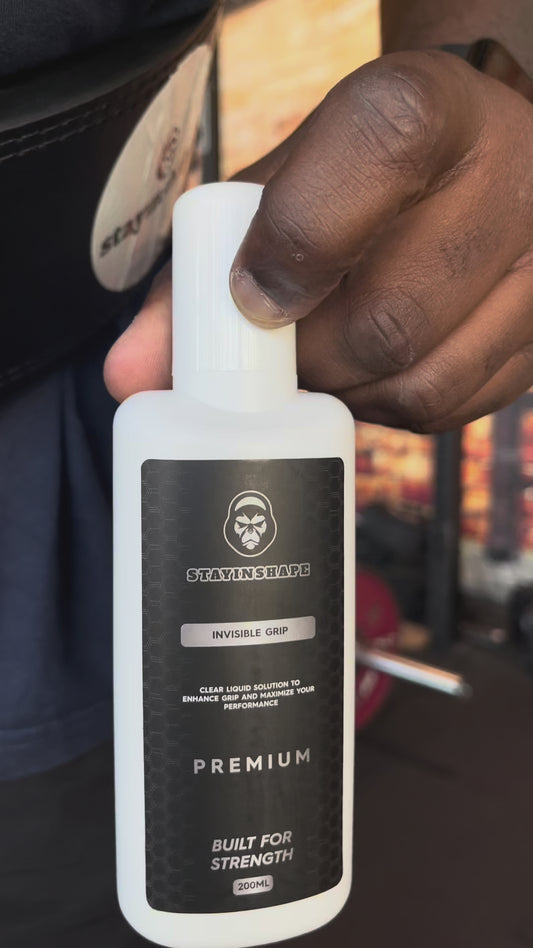 Athlète utilisant la magnésie liquide invisible grip